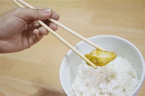 美味しいもの食べたい、でもまずは箸の持ち方から始めよう